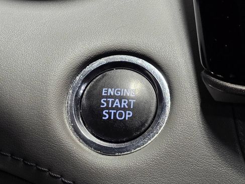 Used 2022 Toyota Highlander XLE FWD image 31