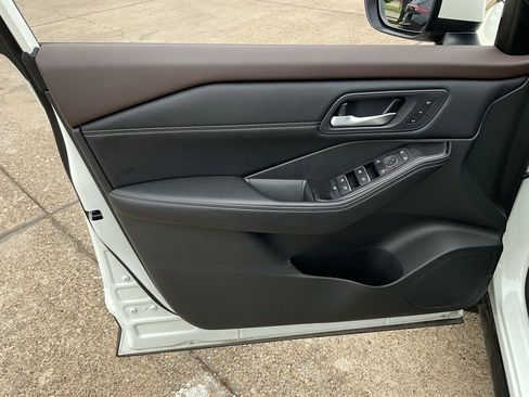 Used 2023 Nissan Rogue SL image 12