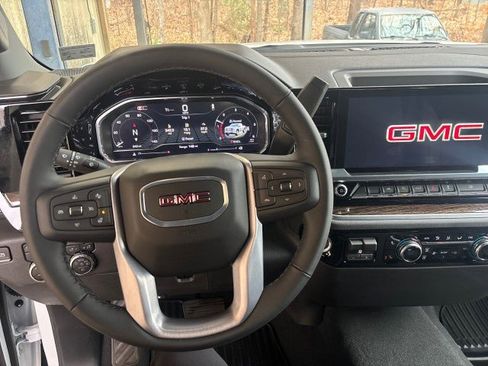 New 2025 GMC Sierra 1500 Elevation image 18
