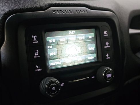 Used 2016 Jeep Renegade Latitude image 26