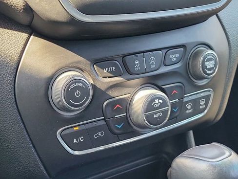 Used 2022 Jeep Cherokee Latitude Lux image 27