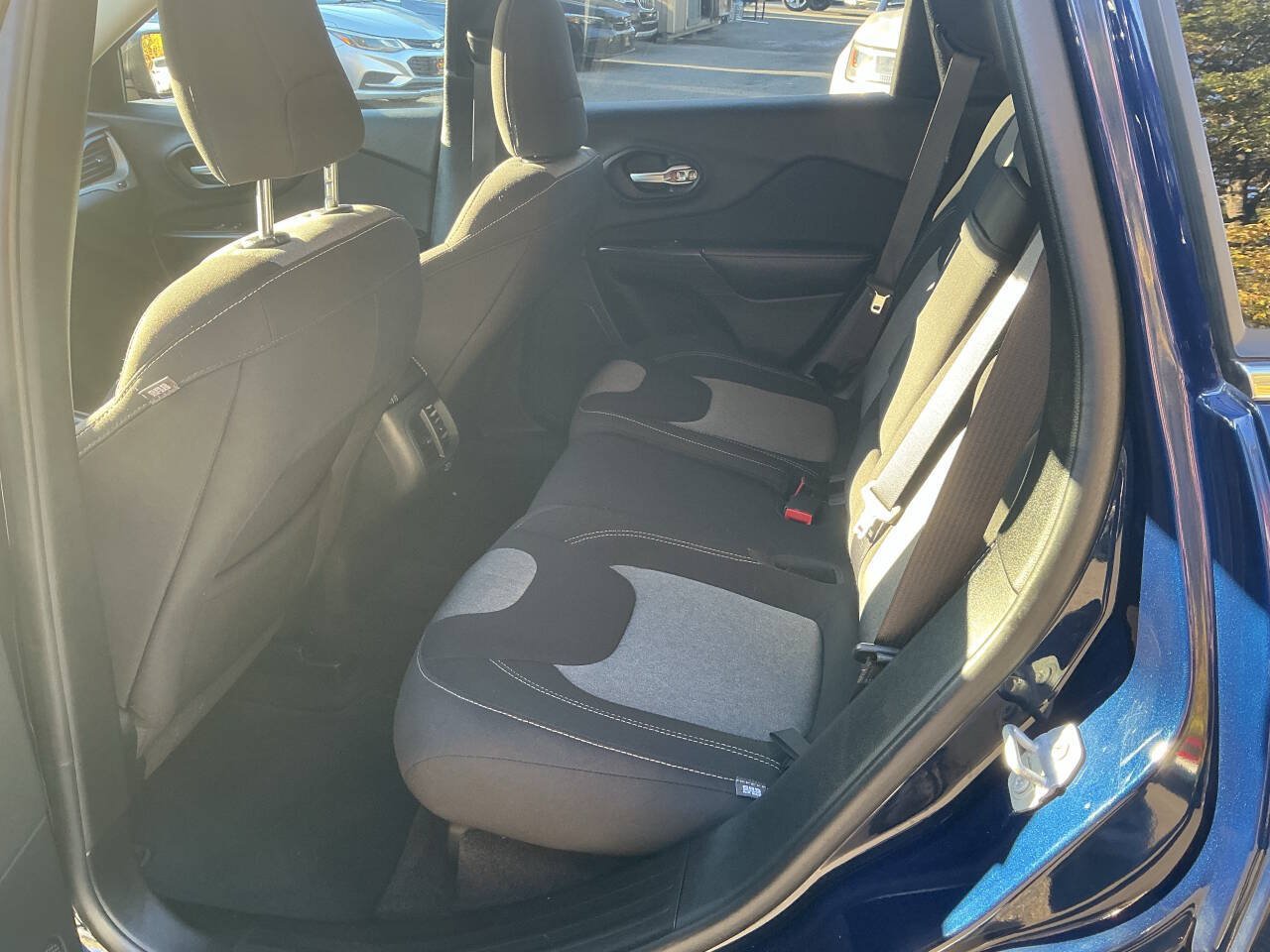 Used 2016 Jeep Cherokee Sport AWD/4WD image 27