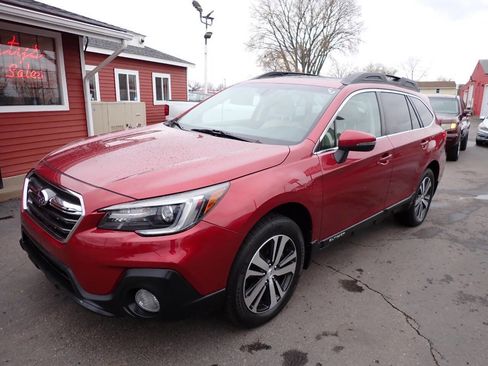 Used 2018 Subaru Outback 2.5i Limited image 3