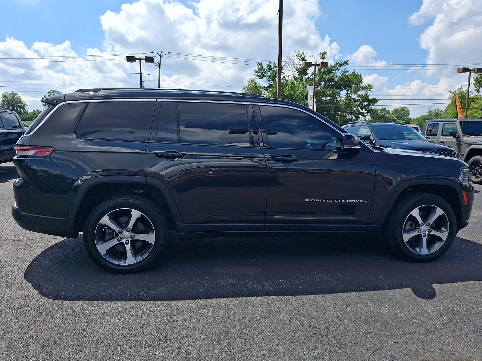 Used 2023 Jeep Grand Cherokee L Limited AWD/4WD image 7