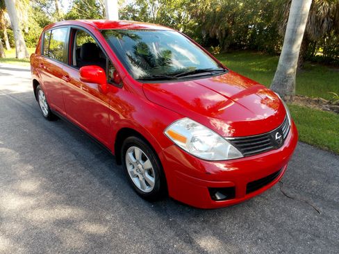 Used 2007 Nissan Versa SL image 1