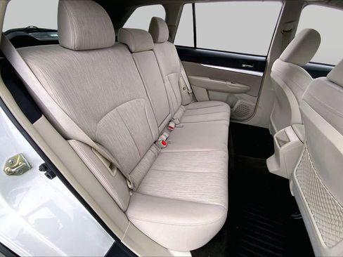 Used 2014 Subaru Outback 2.5i Premium w/ Accessory Value Package (OYT) AWD/4WD image 19