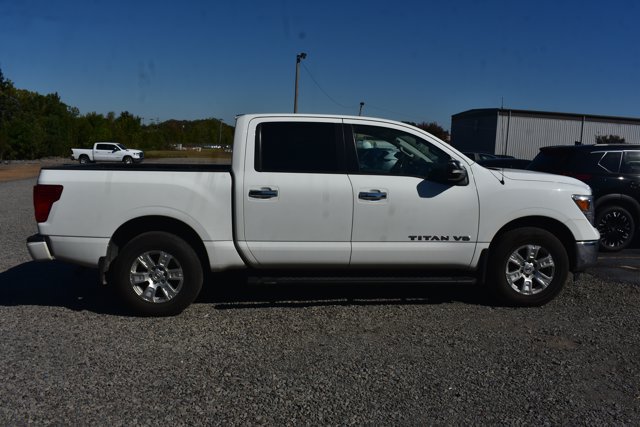 Used 2018 Nissan Titan SV w/ SV Convenience Package AWD/4WD image 4