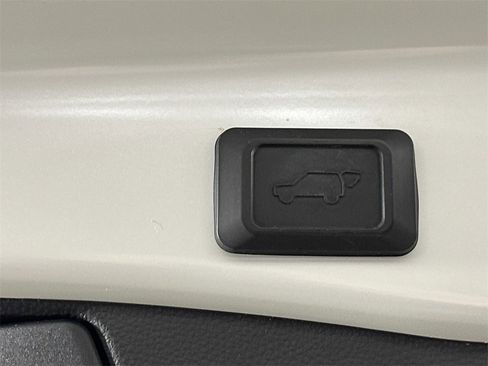 Used 2023 Toyota RAV4 Limited image 19