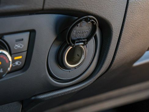 Used 2024 Nissan Frontier SL w/ Technology Package image 19