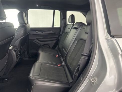 Used 2025 Jeep Grand Cherokee Altitude AWD/4WD image 29