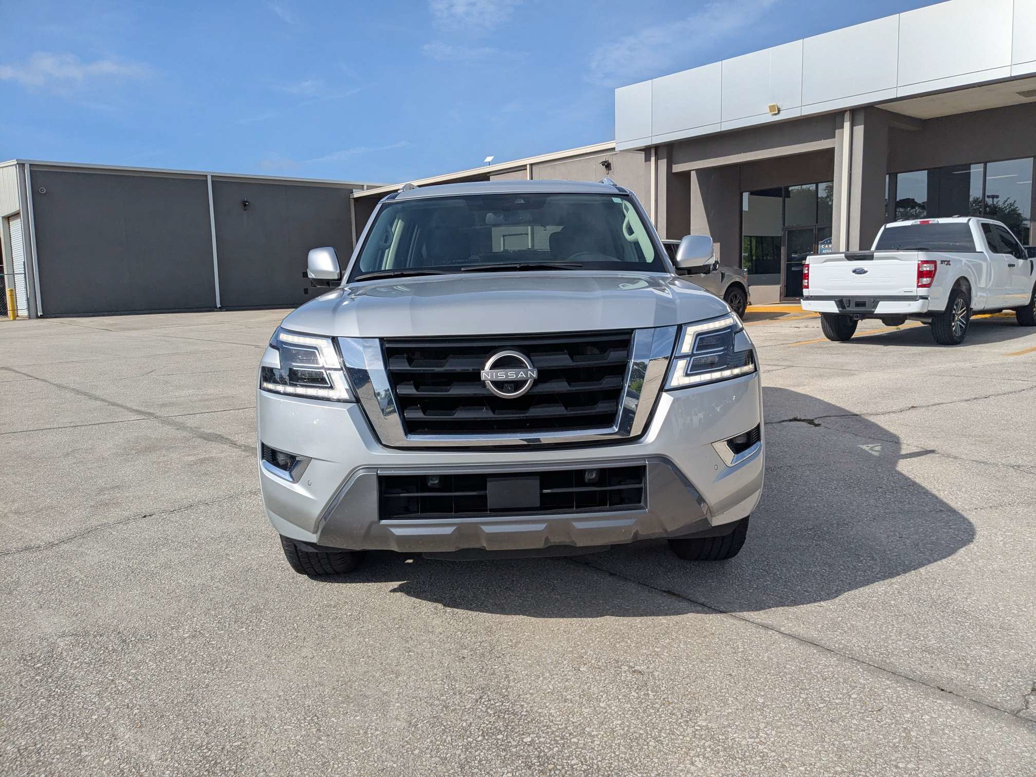Used 2024 Nissan Armada SL w/ Captain's Chairs Package RWD image 9