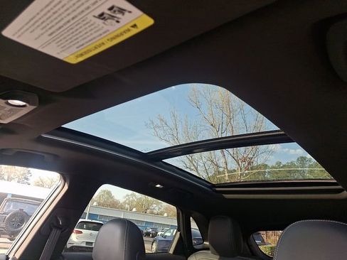 Used 2023 VinFast VF 8 Plus image 17