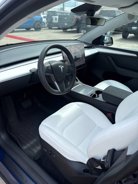 Used 2024 Tesla Model Y Long Range RWD image 1