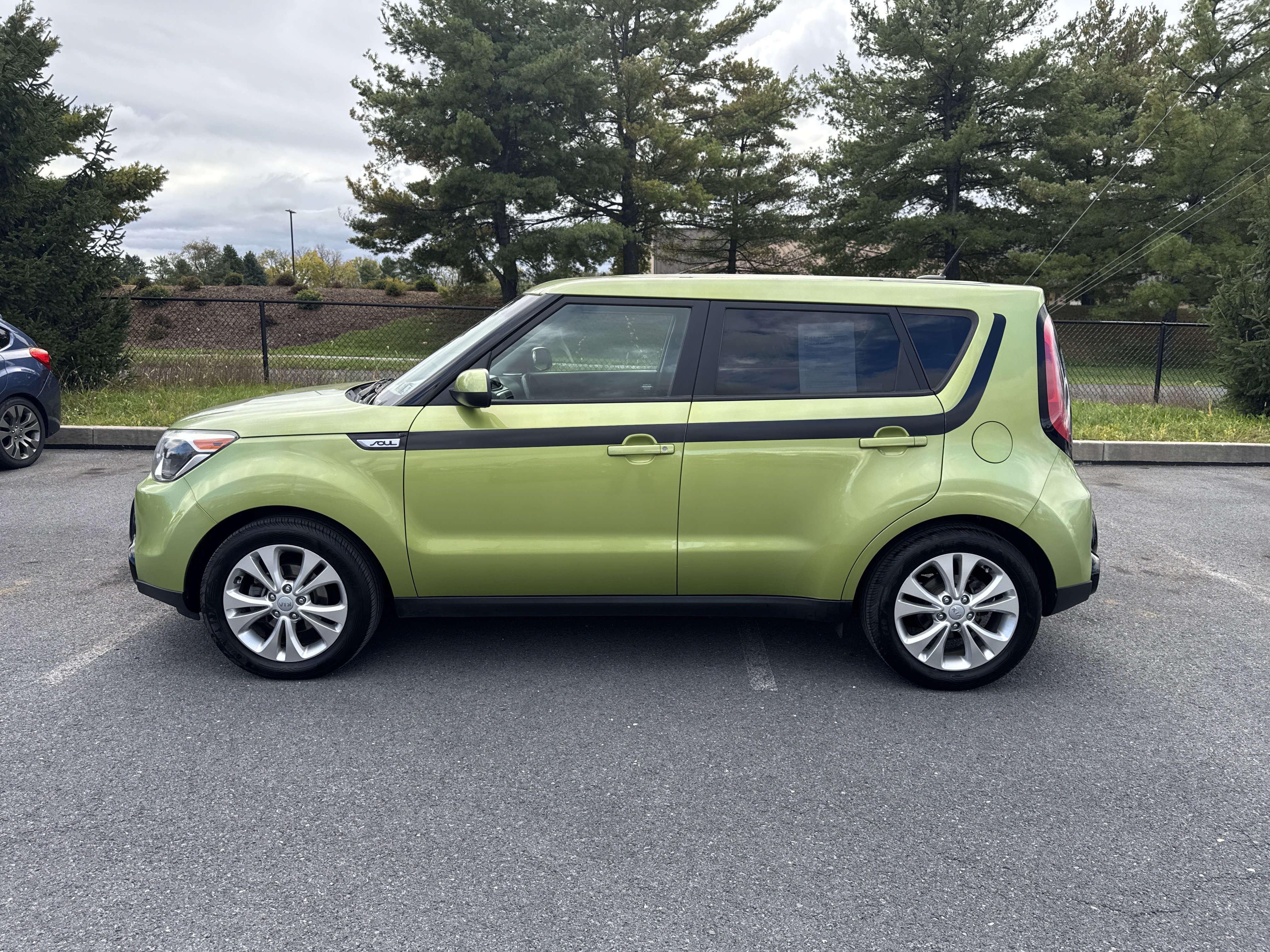 Used 2016 Kia Soul + FWD image 24