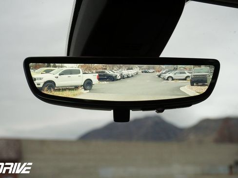 Used 2019 Chevrolet Silverado 1500 High Country image 32