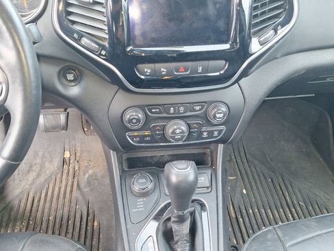 Used 2019 Jeep Cherokee Overland AWD/4WD image 14