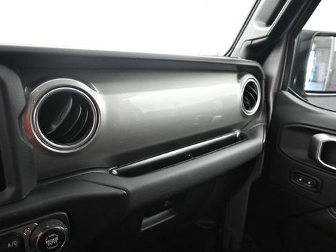Used 2020 Jeep Wrangler Unlimited Sahara AWD/4WD image 19