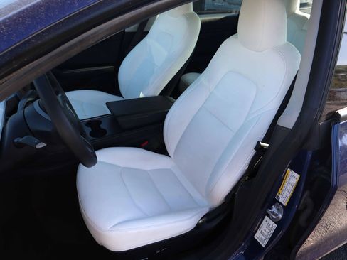 Used 2023 Tesla Model 3 Standard Range image 2