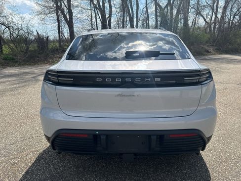 Used 2025 Porsche Macan 4 Electric AWD/4WD image 4