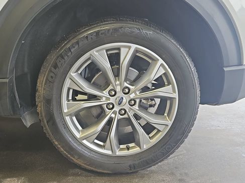 Used 2021 Ford Explorer Limited w/ Equipment Group 301A AWD/4WD image 33