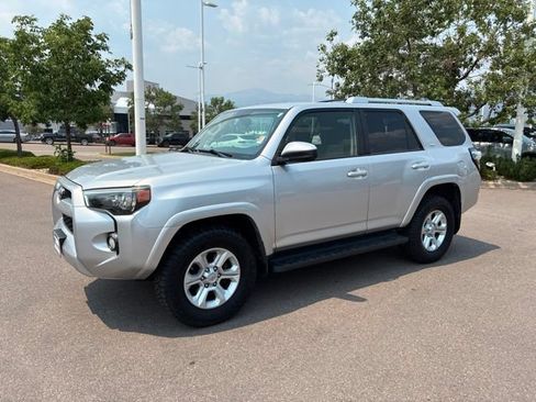 Used 2017 Toyota 4Runner SR5 AWD/4WD image 3