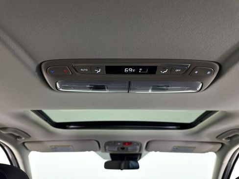 Used 2025 Kia Telluride S image 35