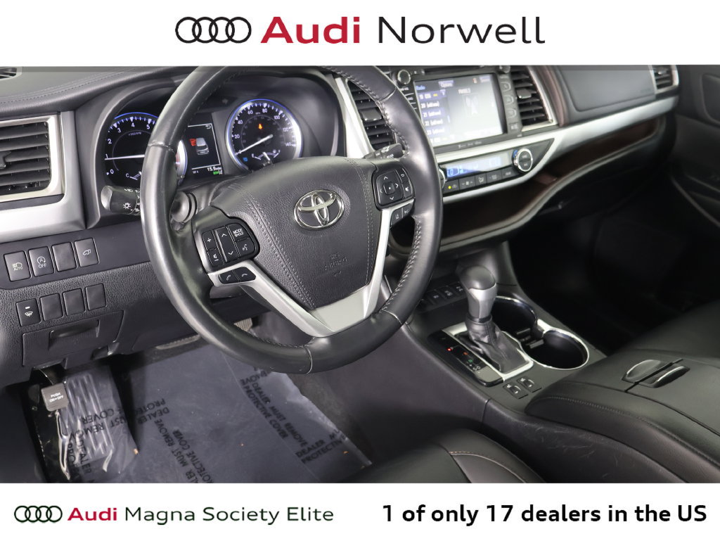 Used 2019 Toyota Highlander XLE AWD/4WD image 2