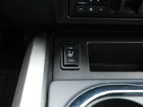Used 2024 Nissan Titan SV w/ SV Convenience Package RWD image 19