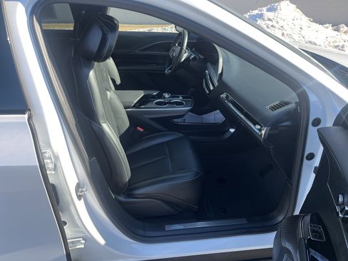 Used 2024 Cadillac Lyriq Luxury image 15