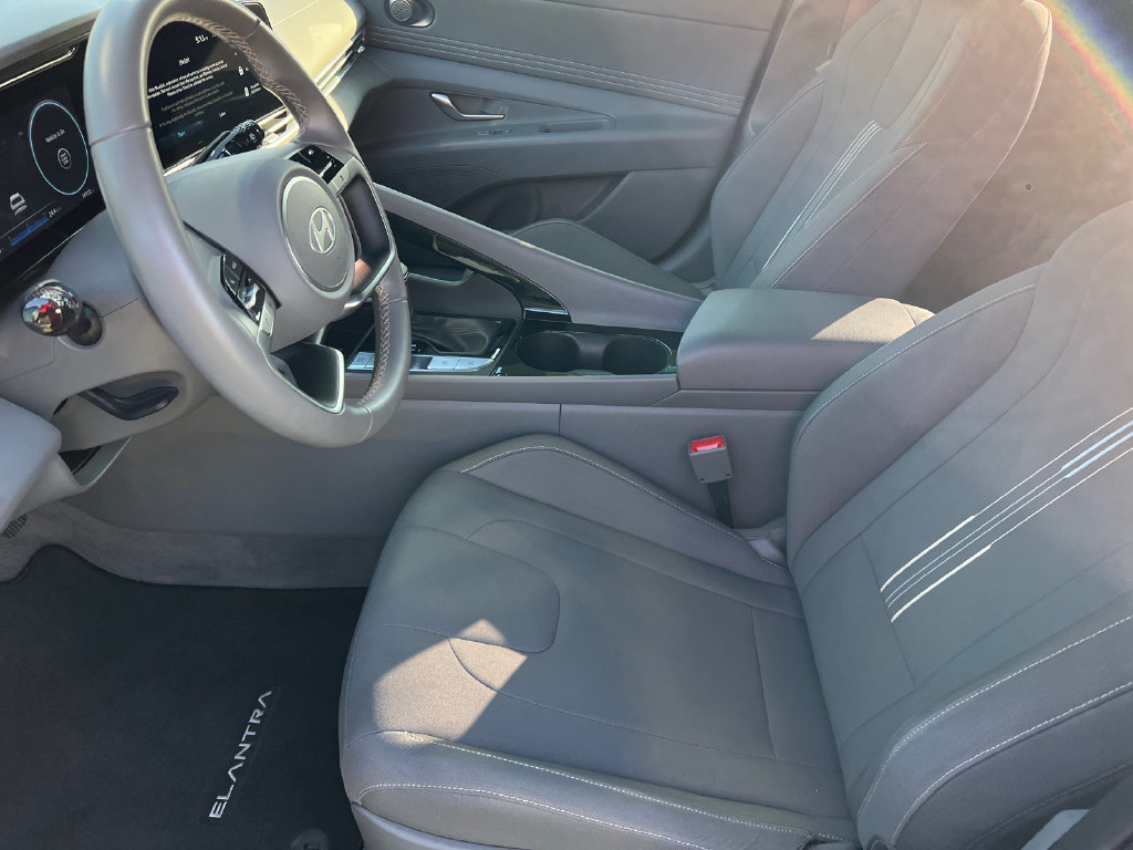 Certified 2025 Hyundai Elantra SEL FWD image 17