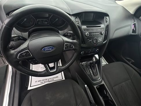 Used 2016 Ford Focus SE w/ SE Cold Weather Package image 18