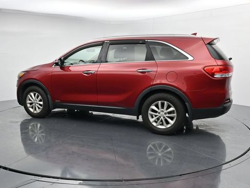 Used 2017 Kia Sorento AWD w/ LX Convenience Package image 5