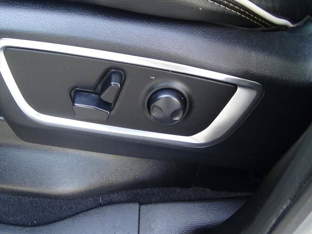 Used 2025 RAM 1500 Laramie AWD/4WD image 17