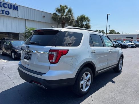 Used 2019 Ford Explorer XLT FWD image 8