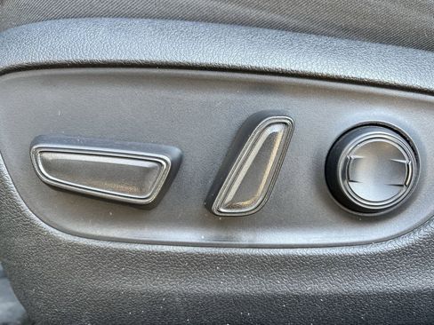 Used 2022 Toyota RAV4 XLE image 24