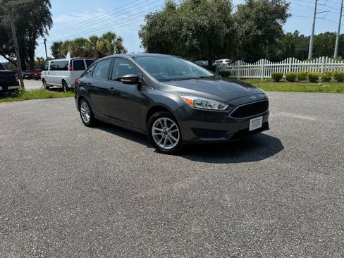 Used 2017 Ford Focus SE FWD image 35