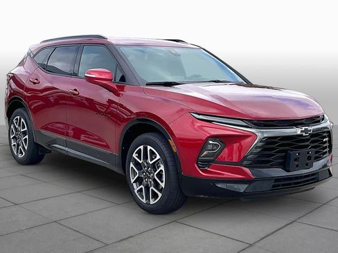Used 2025 Chevrolet Blazer RS image 3