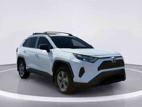Used 2024 Toyota RAV4 LE AWD/4WD image 5