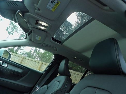 New 2025 Volvo XC40 B5 Plus w/ Climate Package AWD/4WD image 12