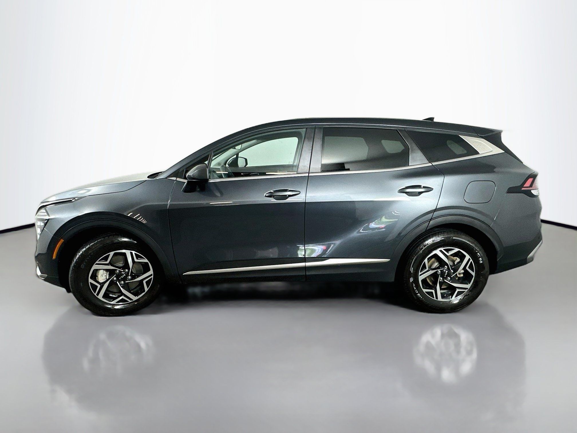 Used 2024 Kia Sportage LX FWD image 4