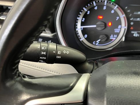 Used 2023 Toyota Highlander XLE image 37