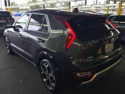 Used 2023 Kia Niro SX Touring FWD image 2