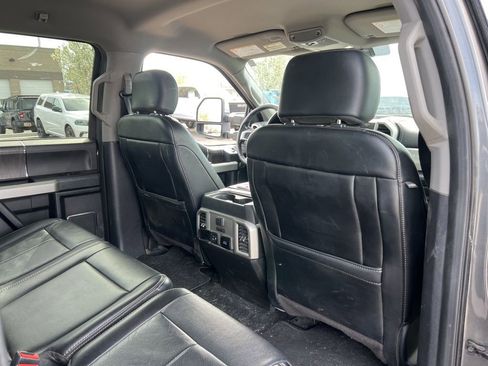Used 2020 Ford F350 Lariat w/ Chrome Package image 21