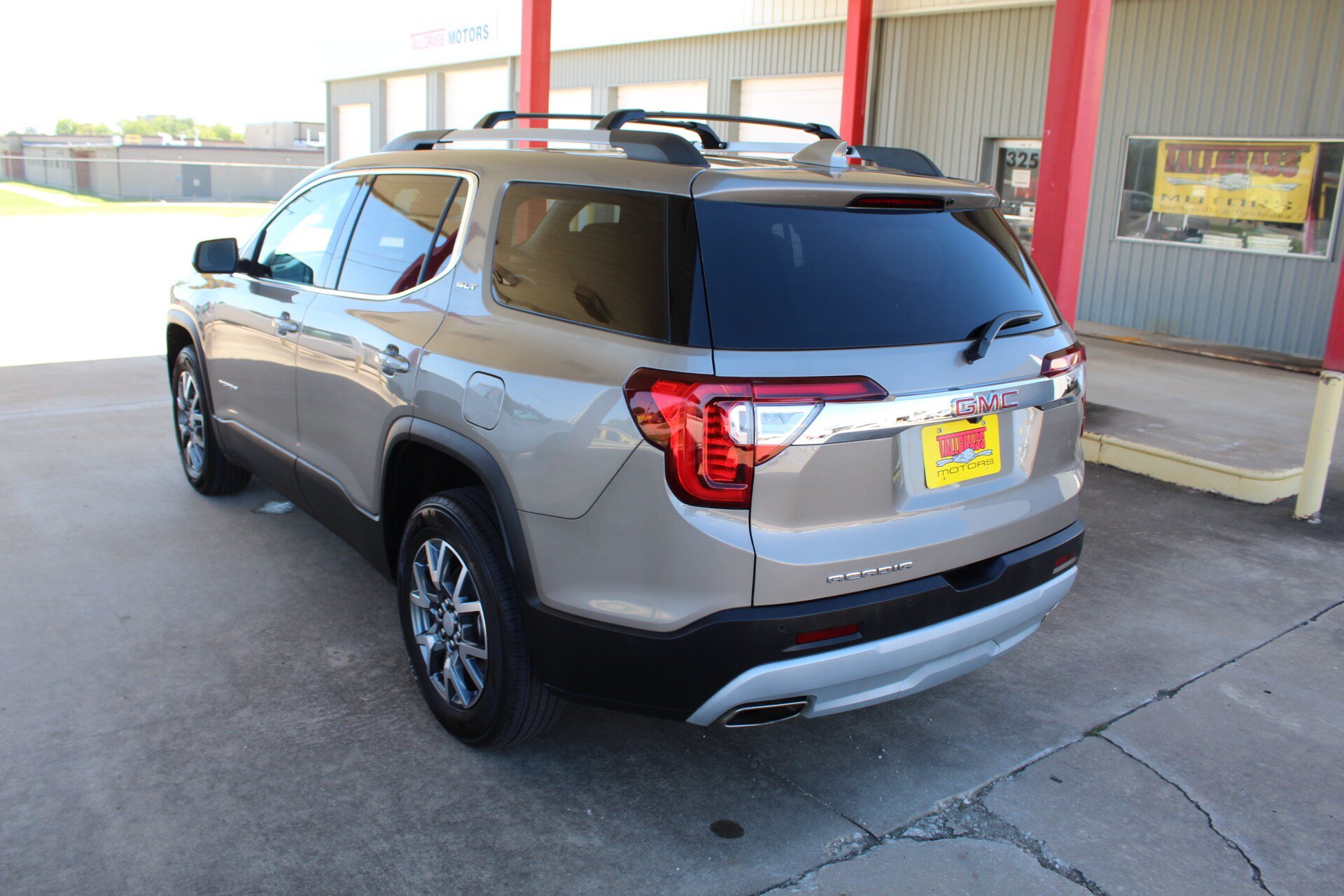 Used 2023 GMC Acadia SLT FWD image 58