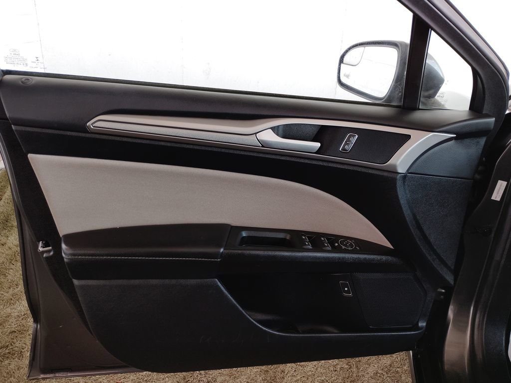 Used 2019 Ford Fusion SE FWD image 22