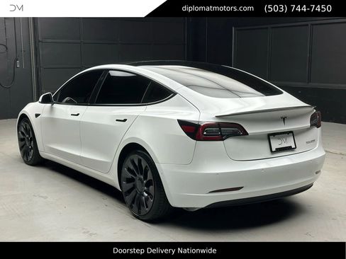 Used 2021 Tesla Model 3 Performance image 4