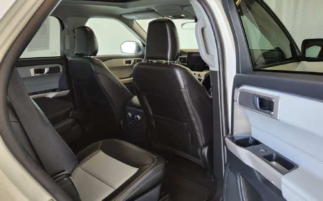 Used 2024 Ford Explorer XLT w/ Equipment Group 202A AWD/4WD image 11