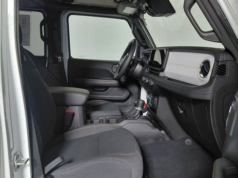 Certified 2025 Jeep Wrangler Unlimited Sahara AWD/4WD image 16