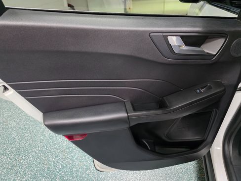 Used 2022 Ford Escape Titanium w/ Titanium Premium Package image 21