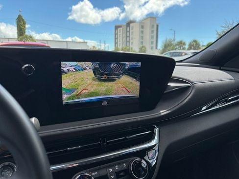 Used 2025 Buick Envista Sport Touring image 18